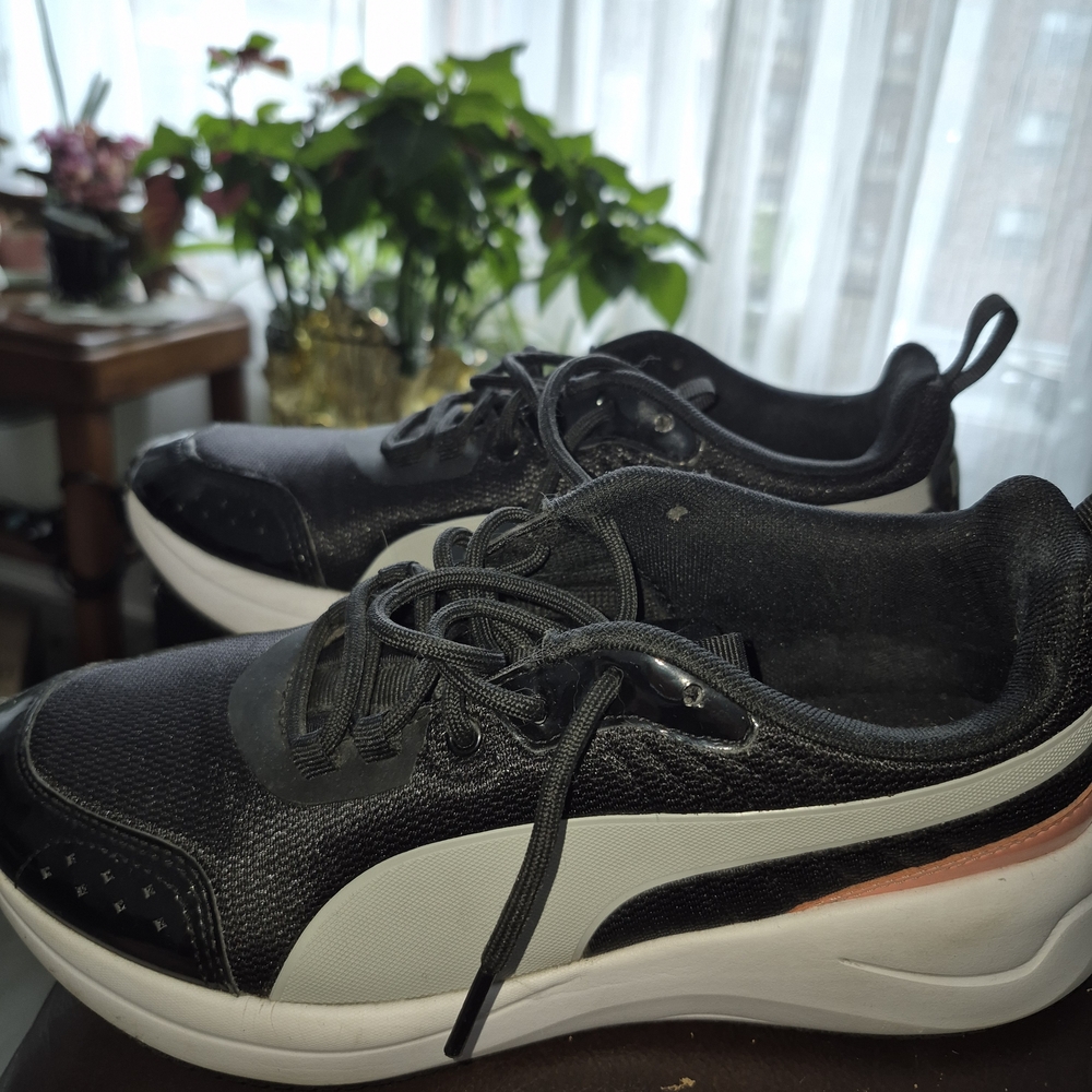 Puma Women's Black and White Sneakers